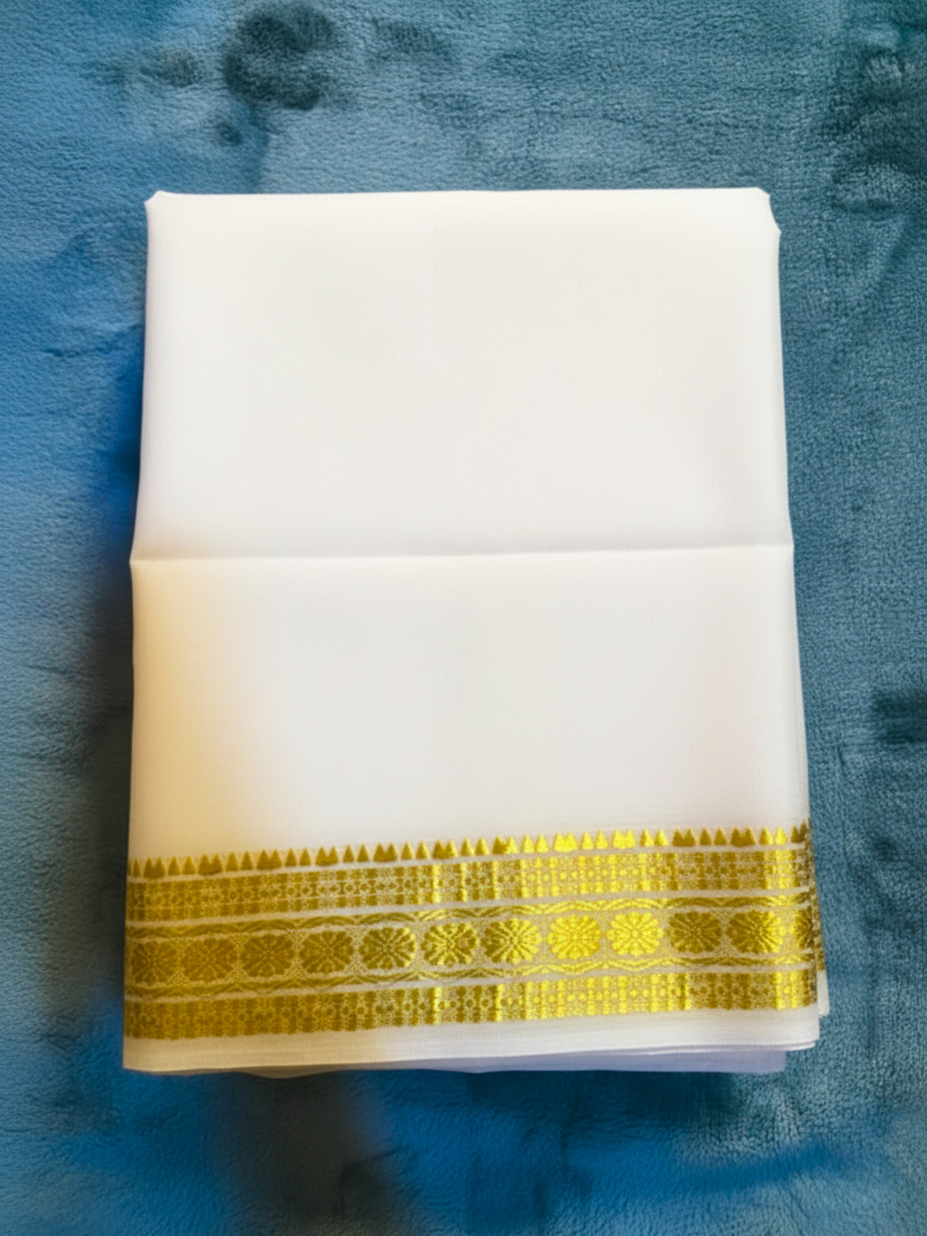 Exquisite Pure Bengaluru Silk Crepe Saree with Rudrakshi Gold Border