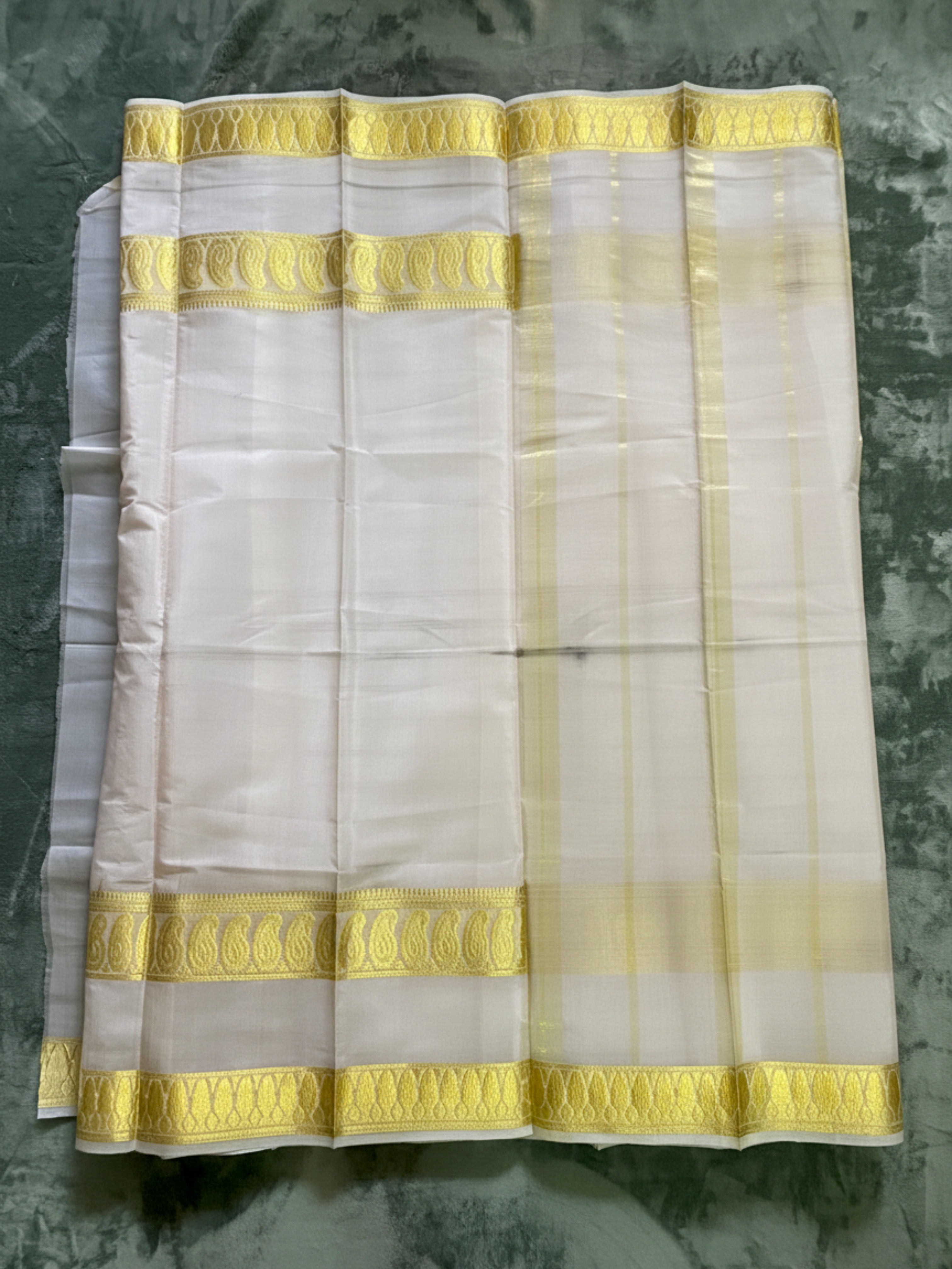 Exquisite Pure Bengaluru Silk Crepe Saree Rich Gold Bentex Border | Paisley Motif