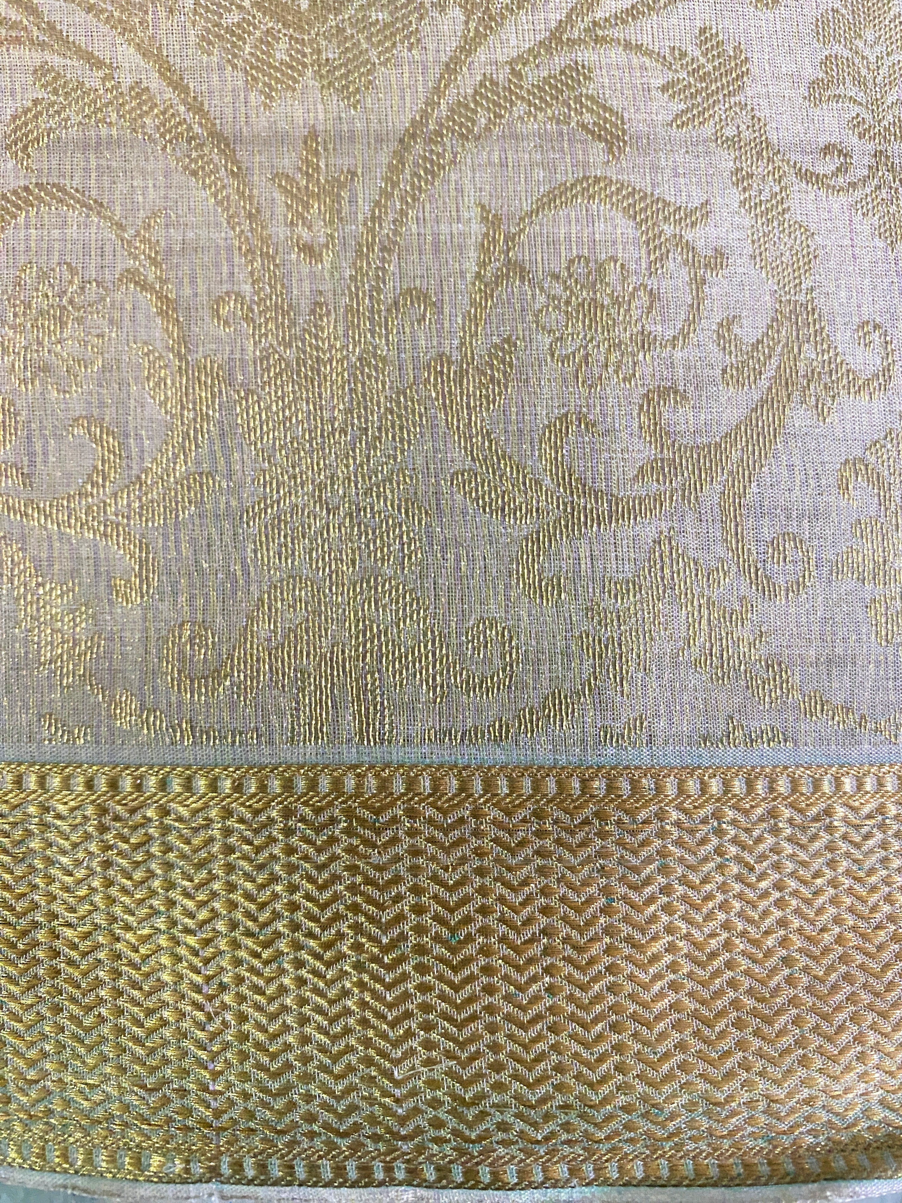 Exquisite Pure Bengaluru Silk Crepe Saree with Golden Zari Border | Embossed Floral