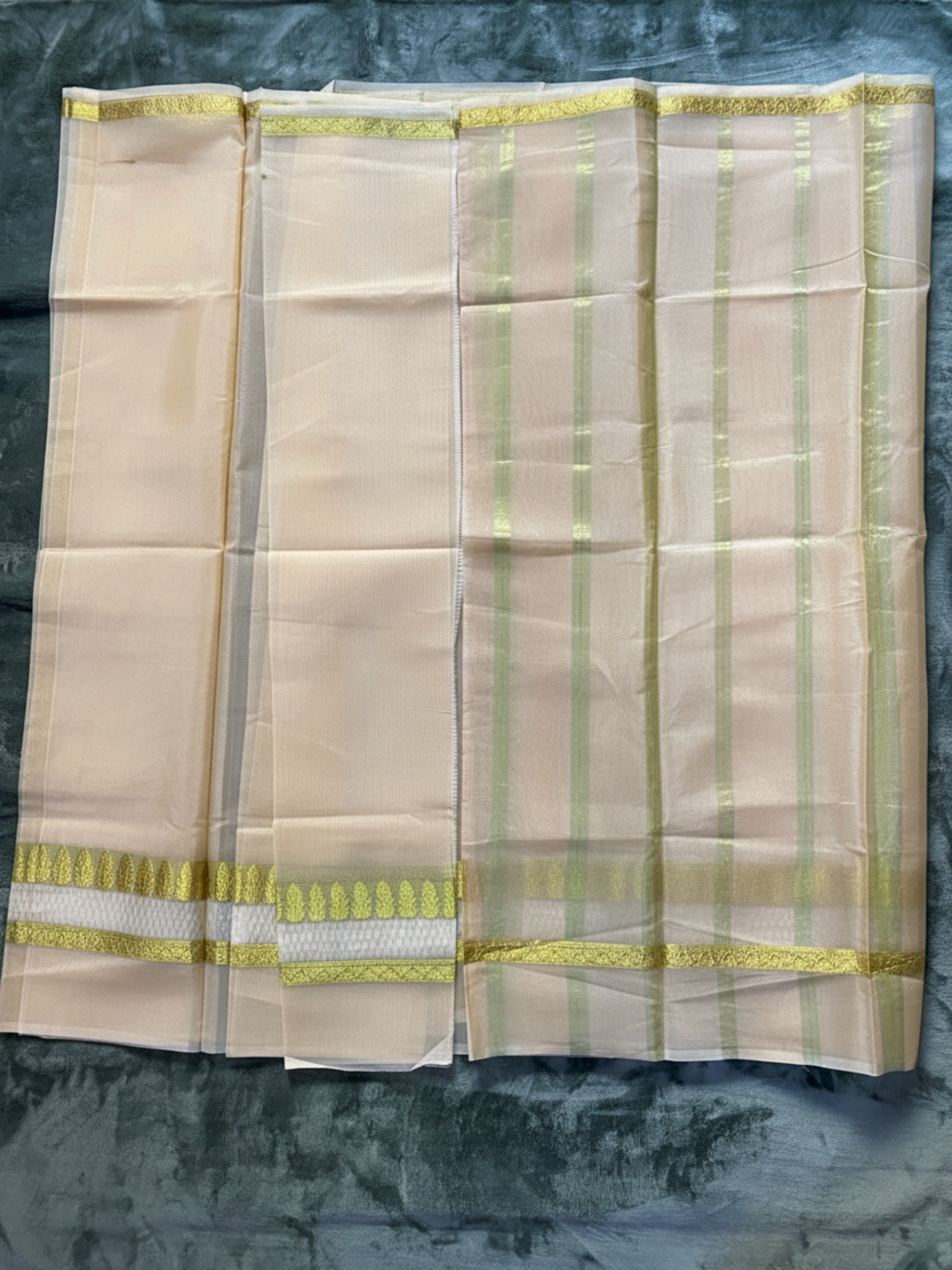Exquisite Pure Bengaluru Silk Crepe Saree with Golden Zari Bentex Border | Patterned Checks